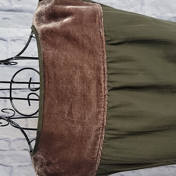 BANANA REPUBLIC Olive Green Pleated and Ruffled Sleeveless Dress OOP - Picture 6 of 9